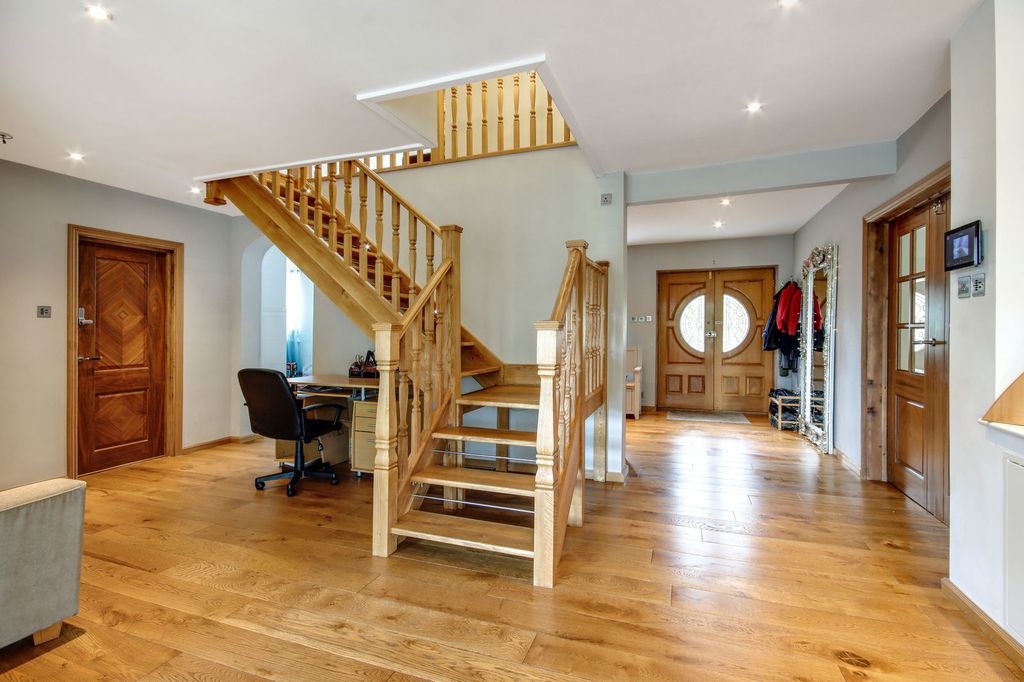 Property photo 2 of 24