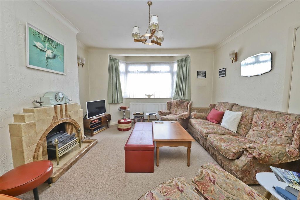 Property photo 2 of 11 Living Room