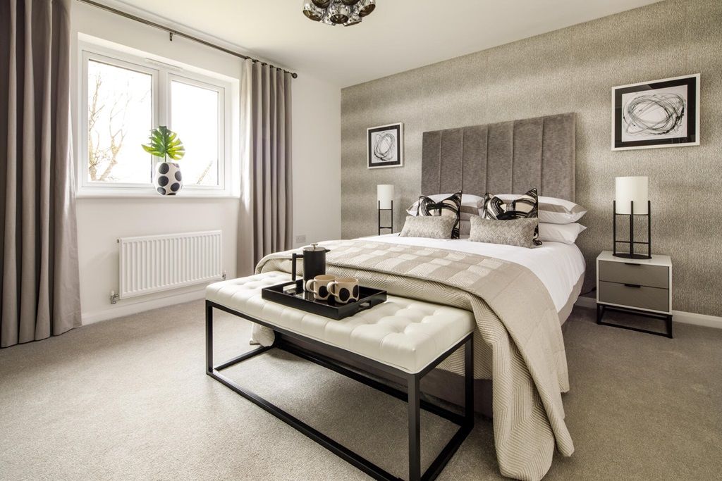 Property photo 1 of 11 Main Bedroom With Space For A Large Bed