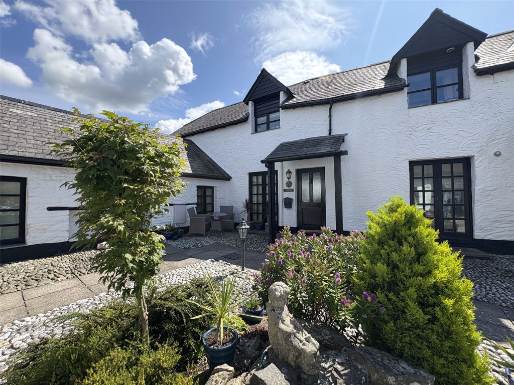 Property photo 1 of 12 1 - Front