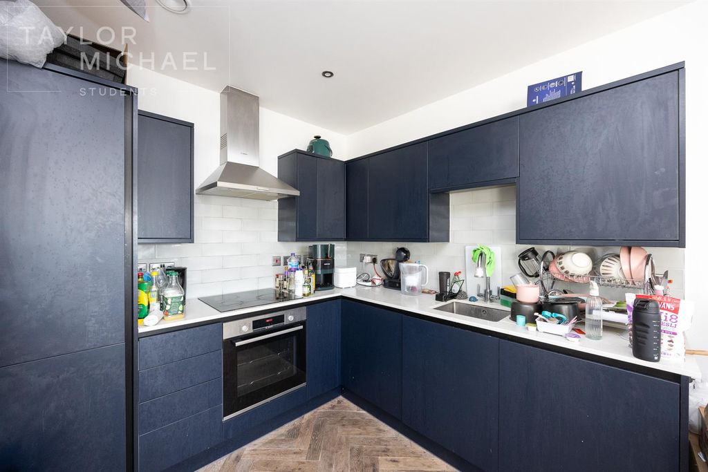 Property photo 2 of 8 Kitchen