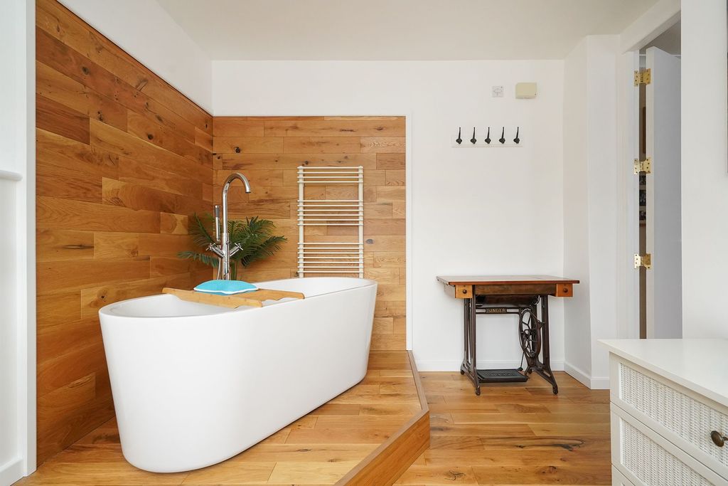 Property photo 3 of 33