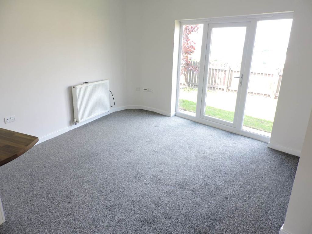 Property photo 3 of 6 Lounge