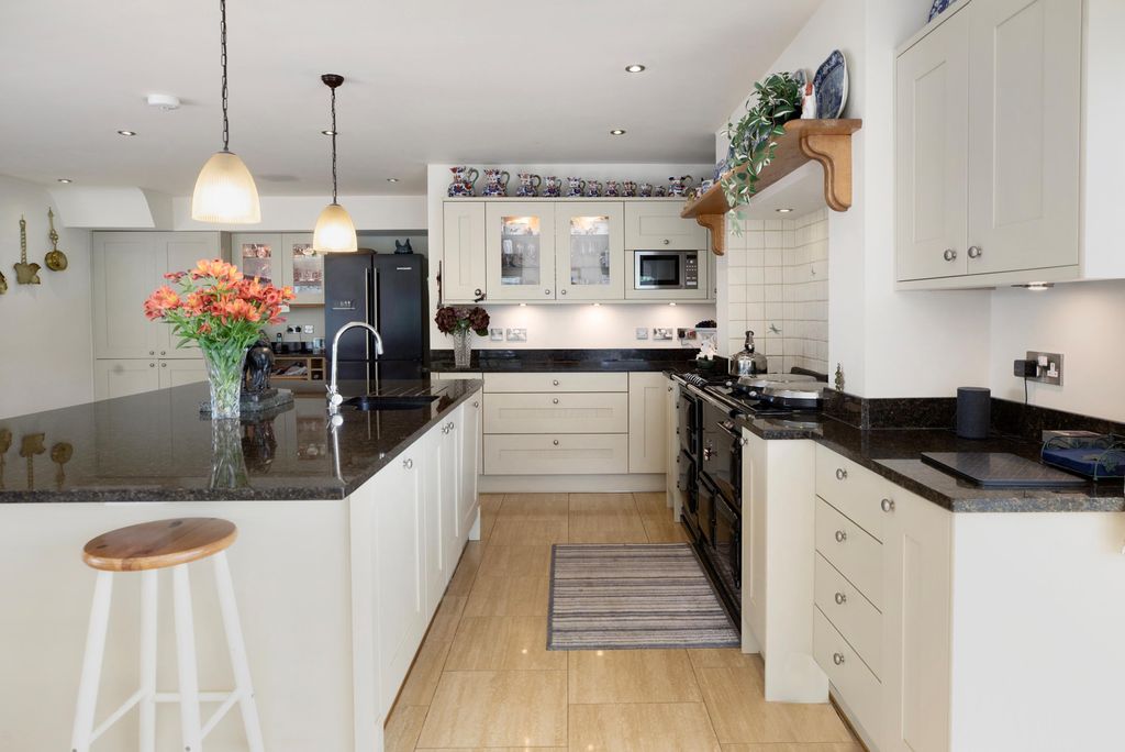 Property photo 2 of 35 Image