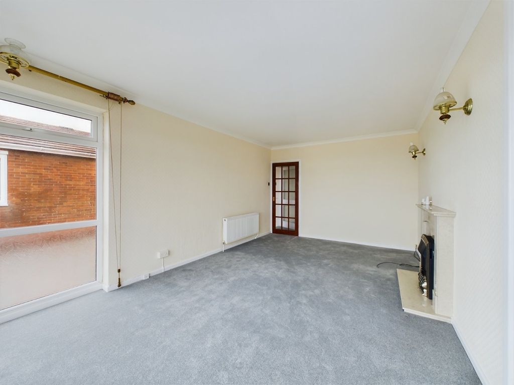 Property photo 3 of 14 Living Room