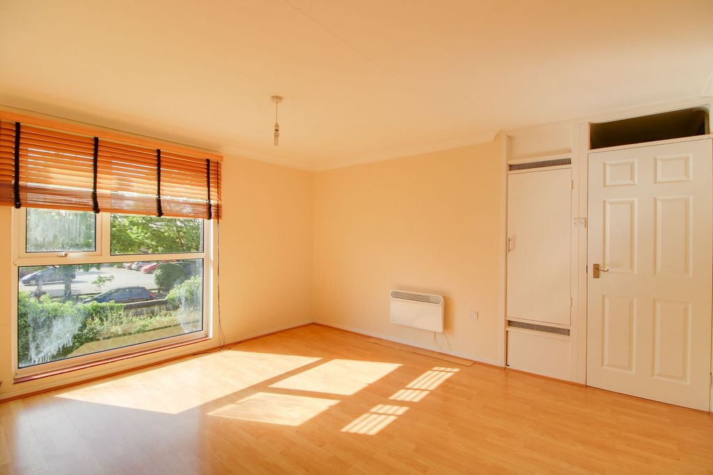 Property photo 3 of 12