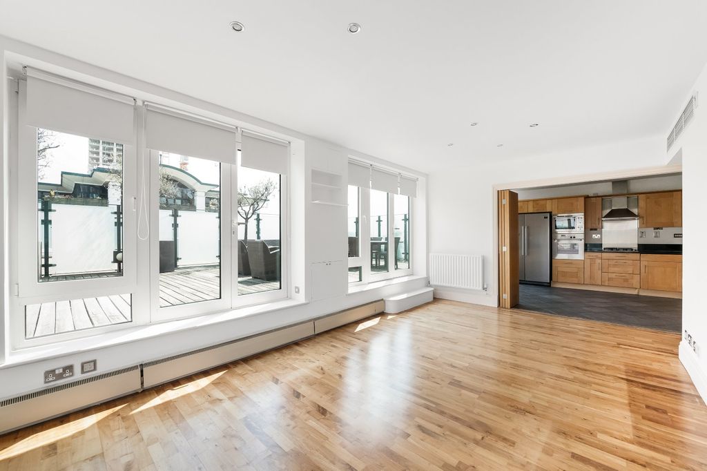 Property photo 3 of 14 8th Floor