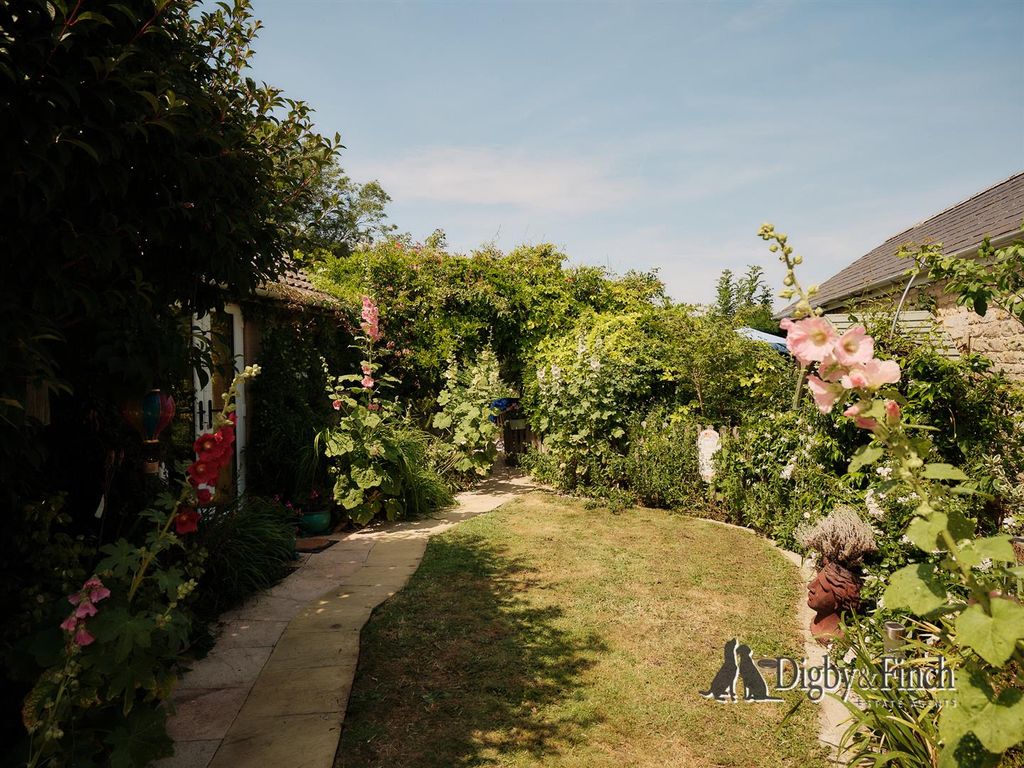 Property photo 3 of 35