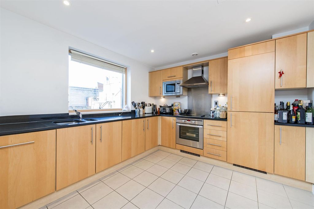 Property photo 2 of 12 Kitchen