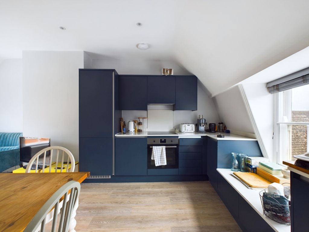 Property photo 2 of 7 30003231-Hr-2