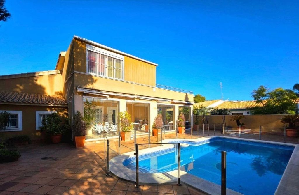 Property photo 1 of 32