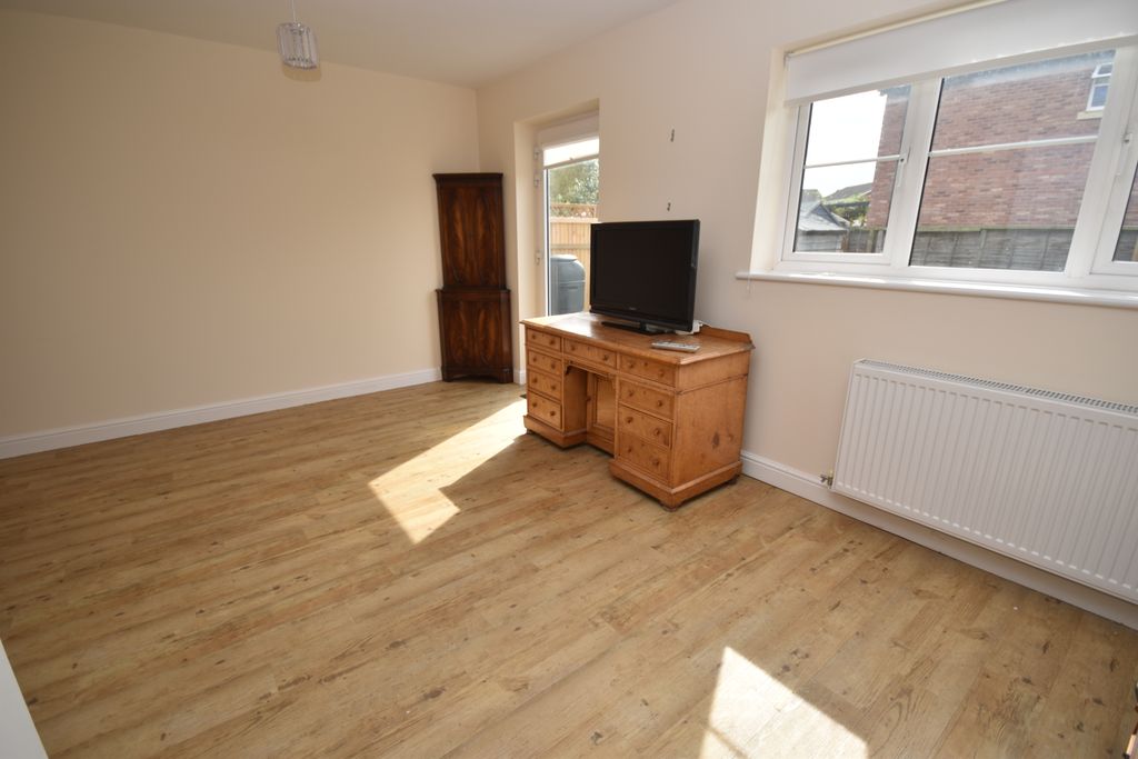 Property photo 3 of 13 Lounge/Dining