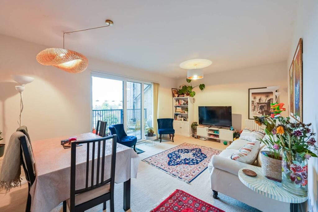 Property photo 3 of 17 Living Room