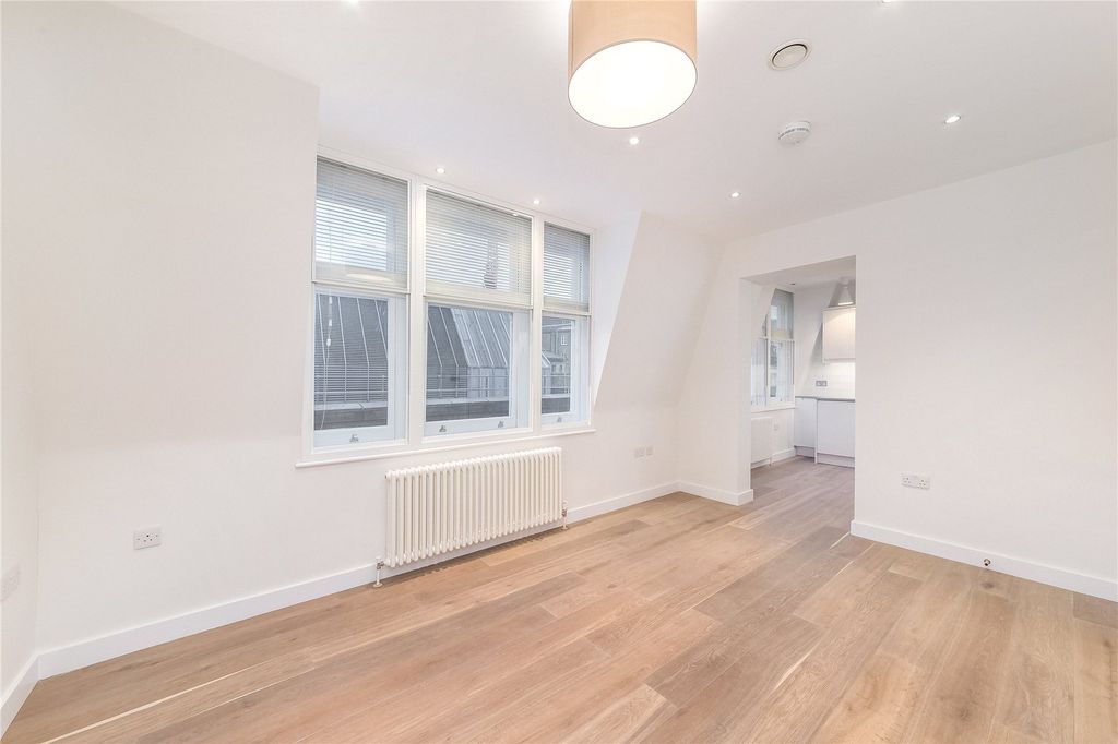 Property photo 1 of 8 Lisle Street