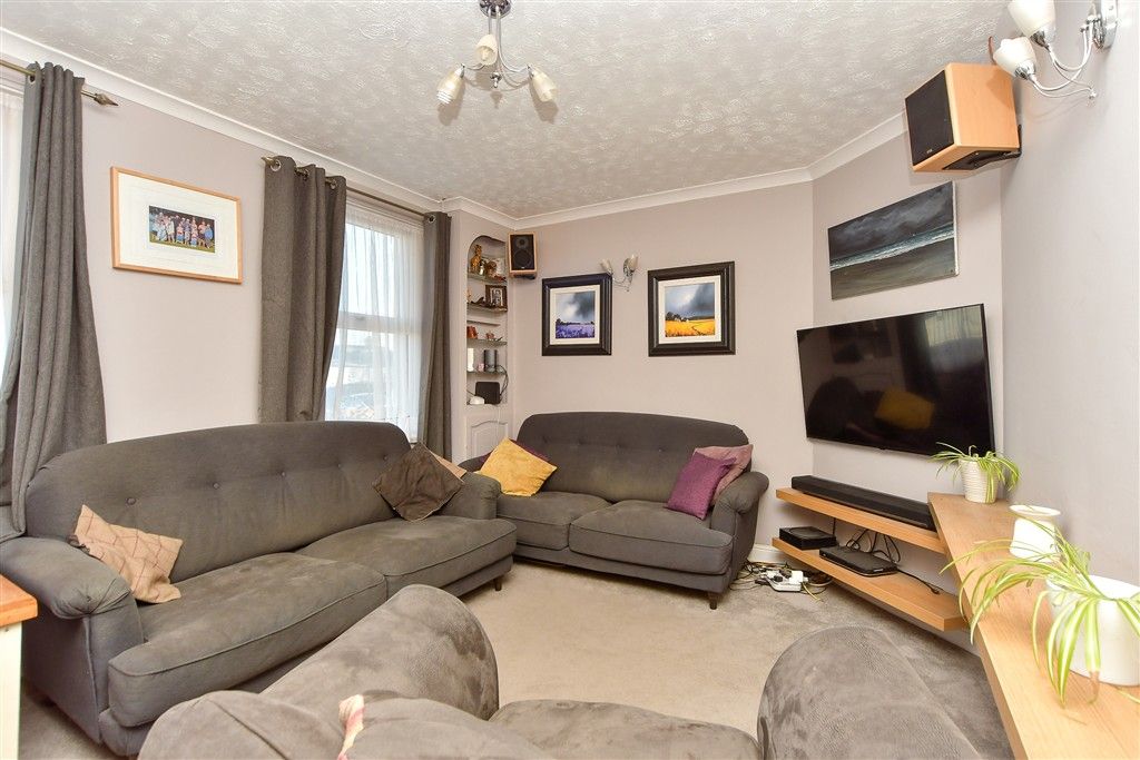 Property photo 2 of 11 Lounge