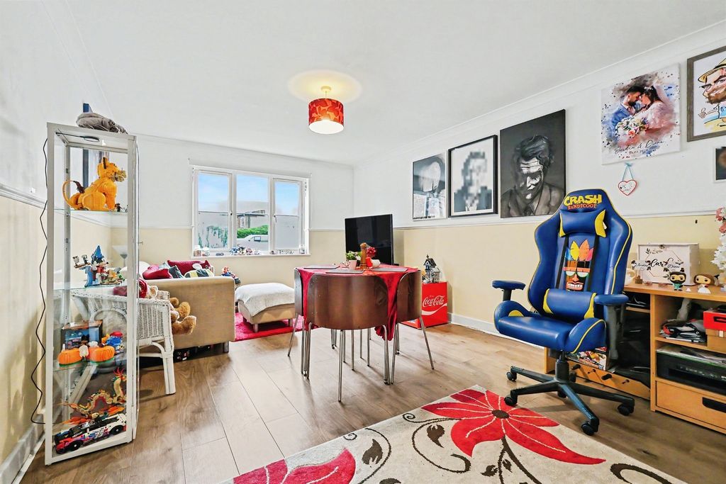 Property photo 3 of 11