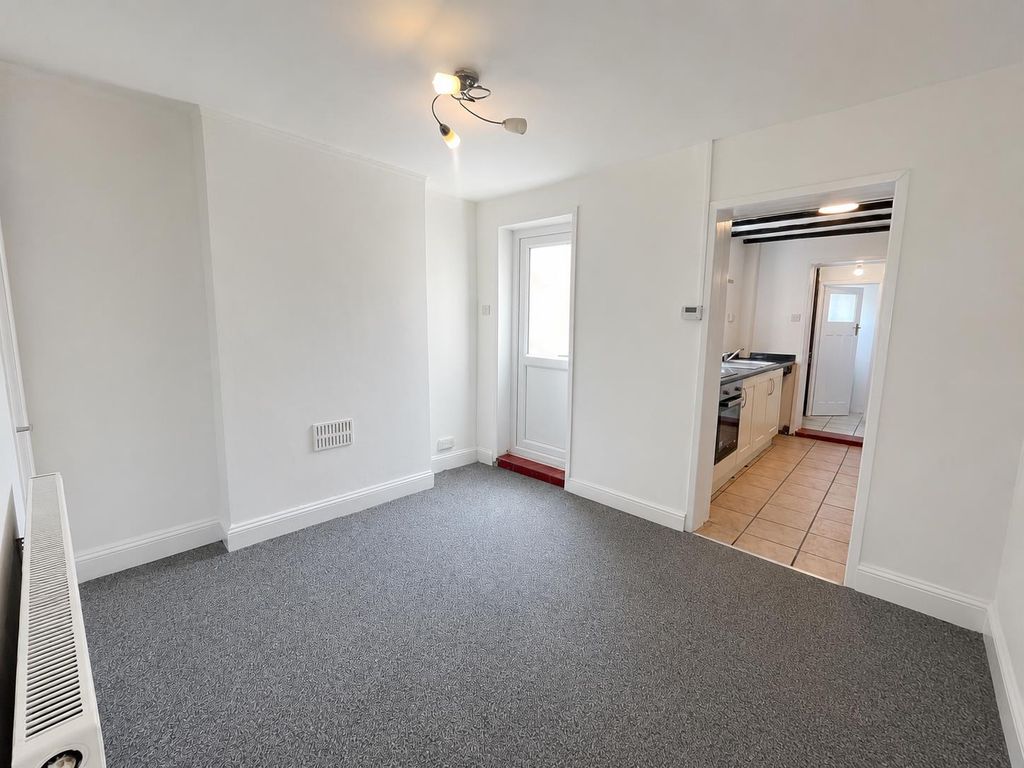 Property photo 3 of 11 Dining Room