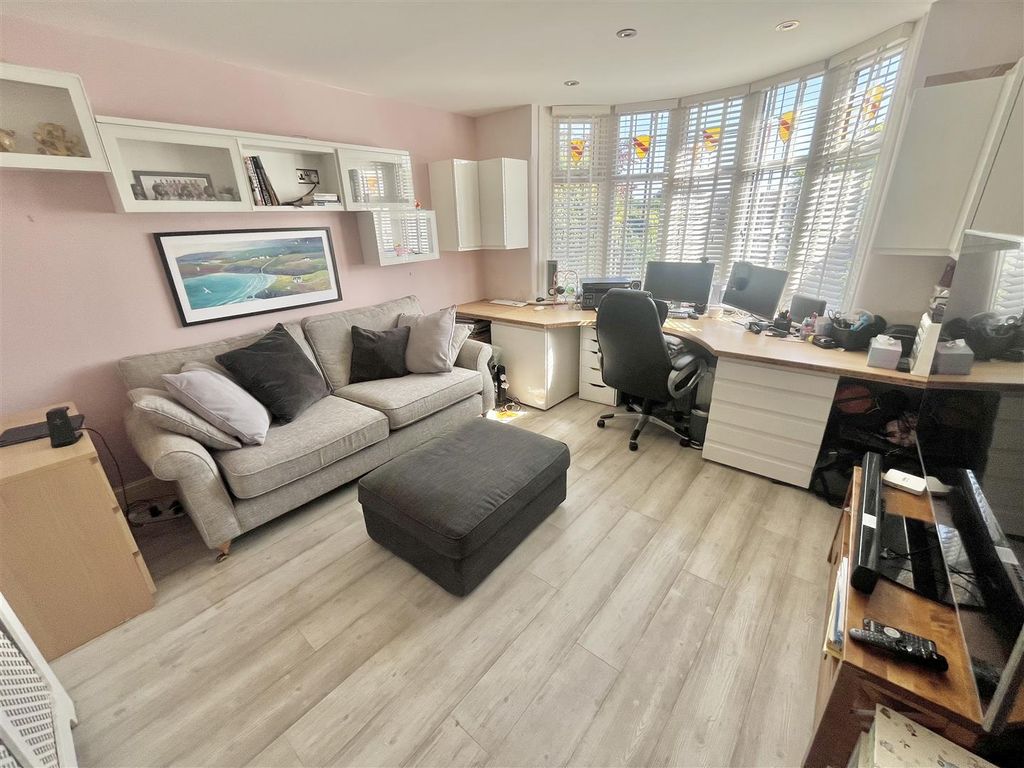 Property photo 3 of 43 Sitting Room