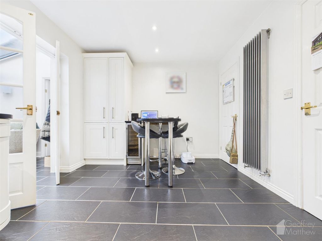 Property photo 3 of 25 Cam02365G0-Pr0385-Still024.Jpg