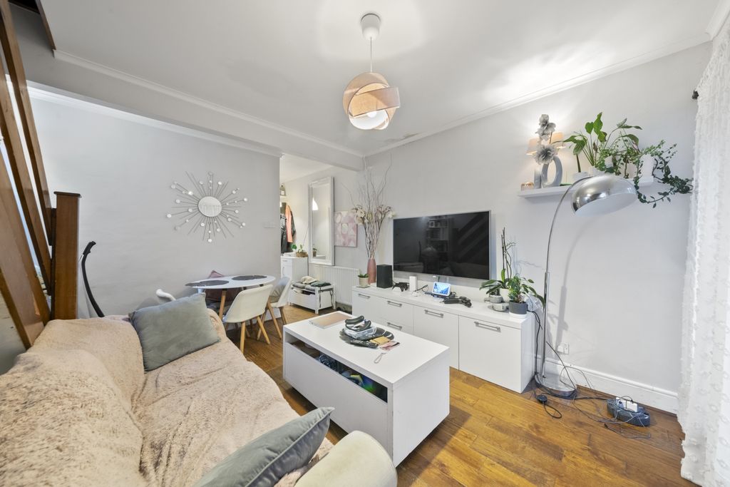 Property photo 3 of 11 Photo 5