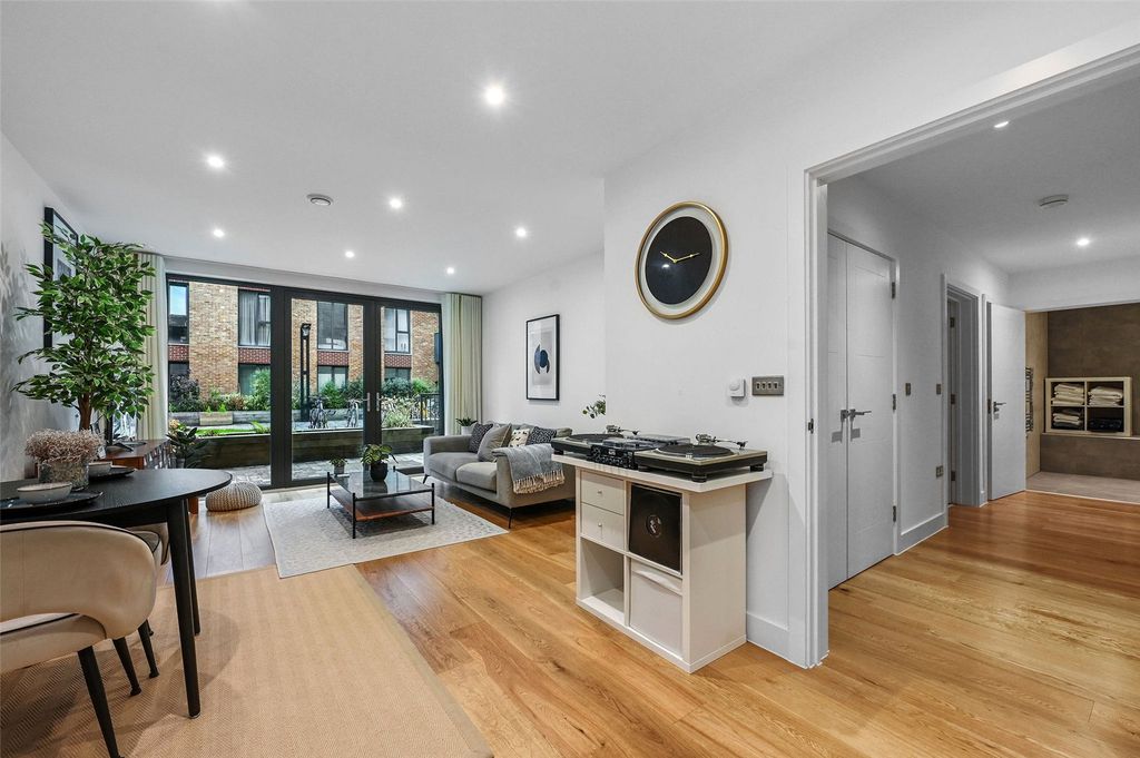 Property photo 2 of 16 Living Room