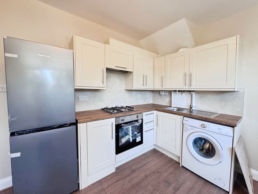 Property photo 3 of 8 Kitchen