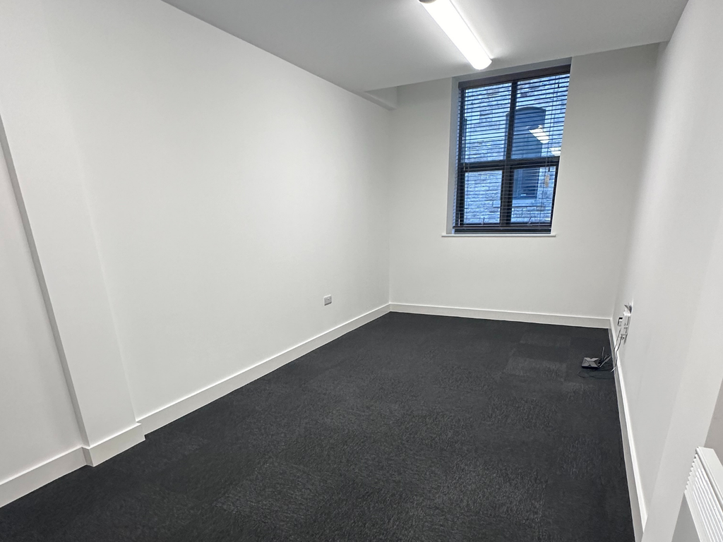 Property photo 2 of 32
