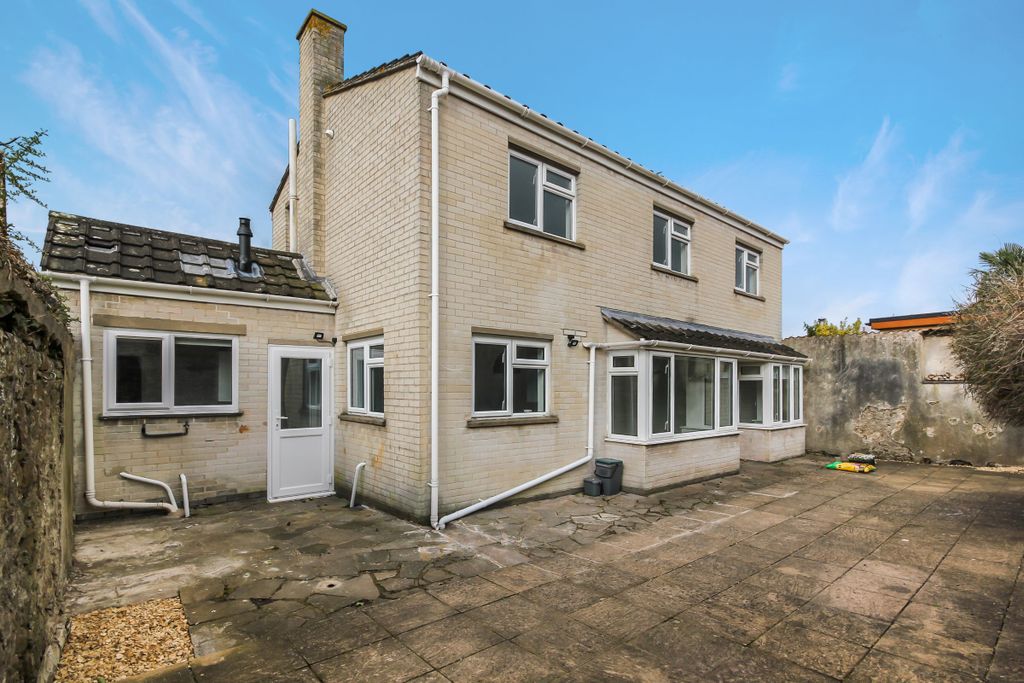 Property photo 2 of 19