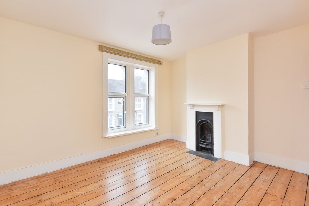 Property photo 2 of 9 958344