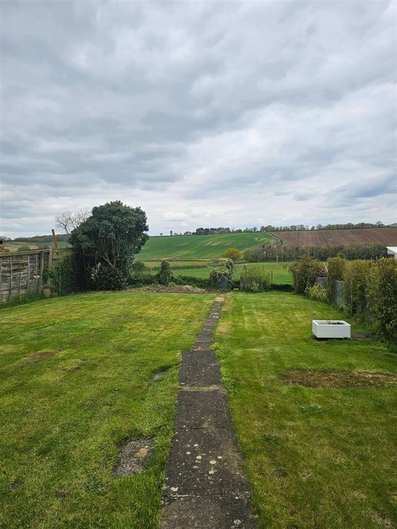 Property photo 2 of 8 97972.Jpg