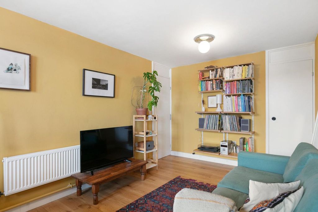 Property photo 3 of 14 Living Room