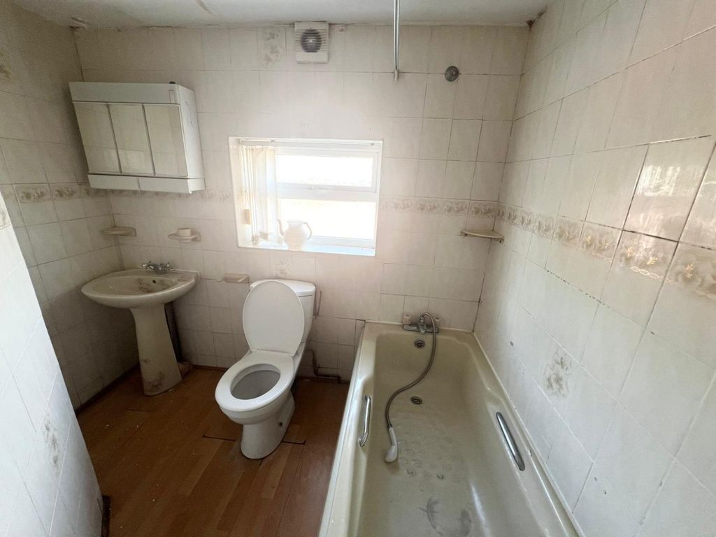 Property photo 3 of 5