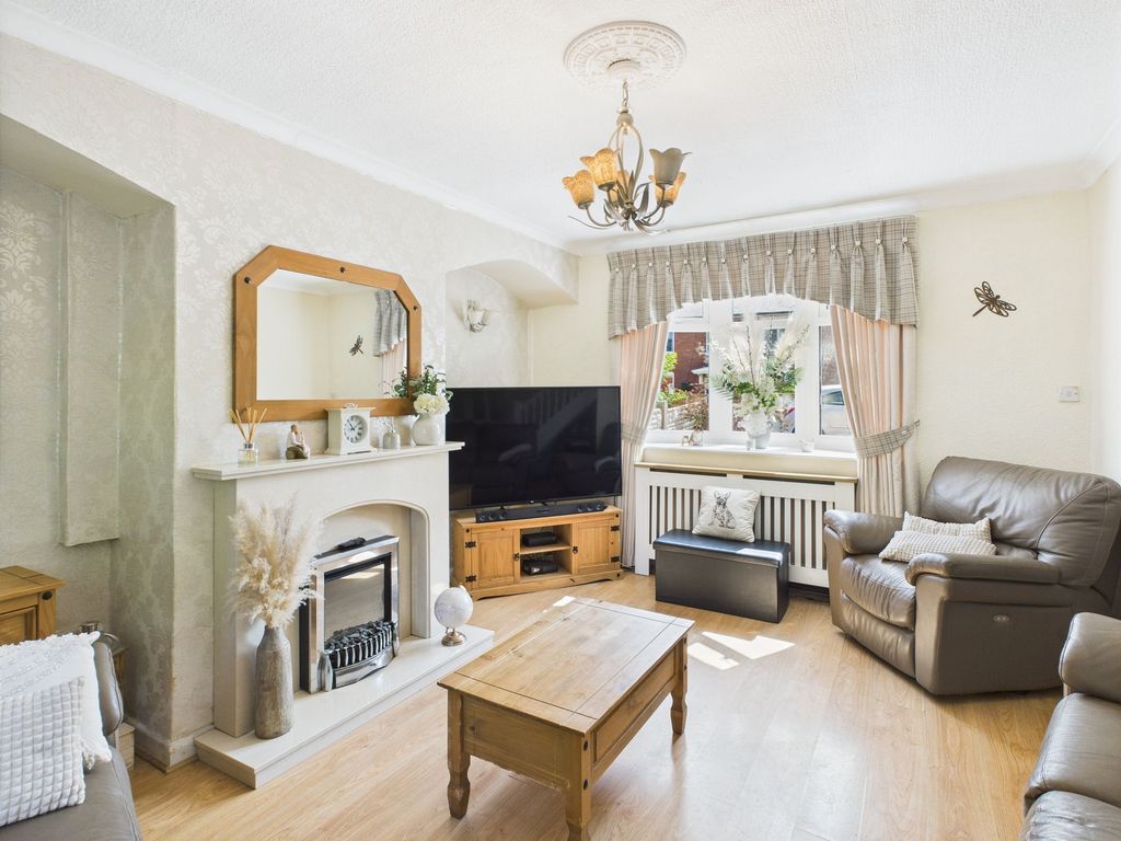 Property photo 2 of 32