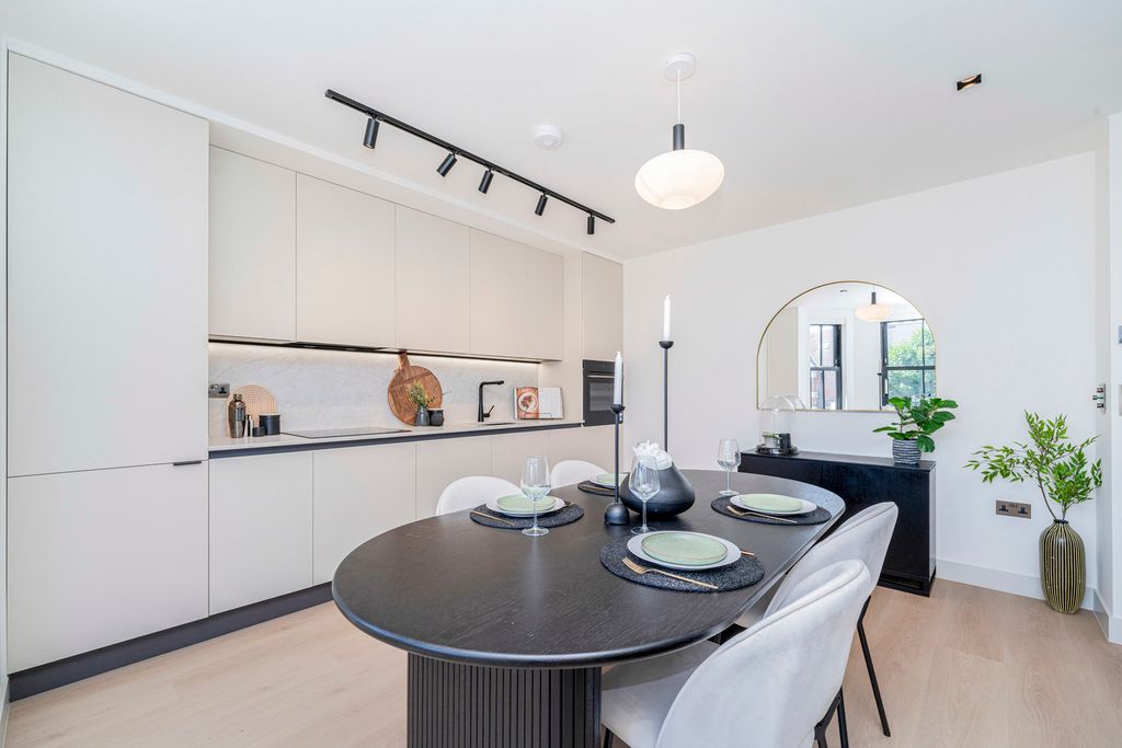Property photo 2 of 18 Pbox-Img.Jpg
