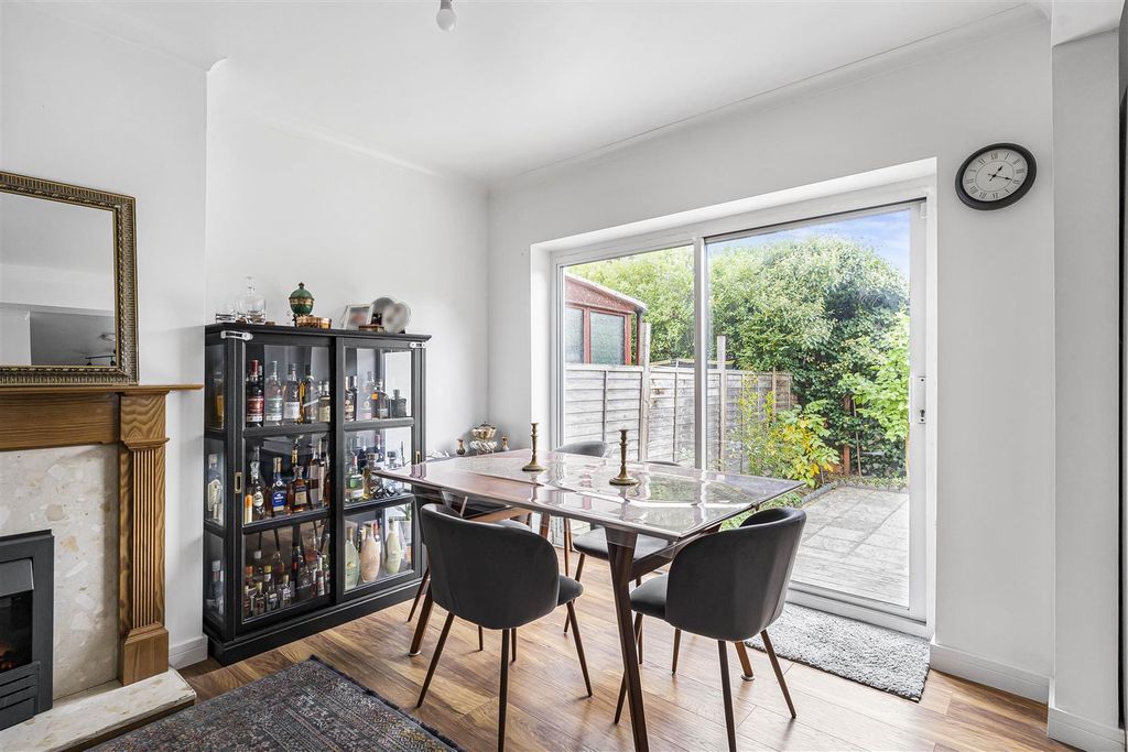 Property photo 3 of 25