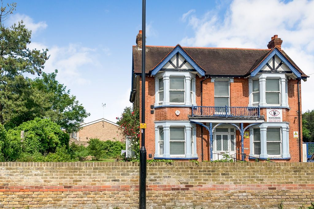 Property photo 2 of 12 28 And 30 High Street, Hounslow, Middlesex, Tw5 9Rg