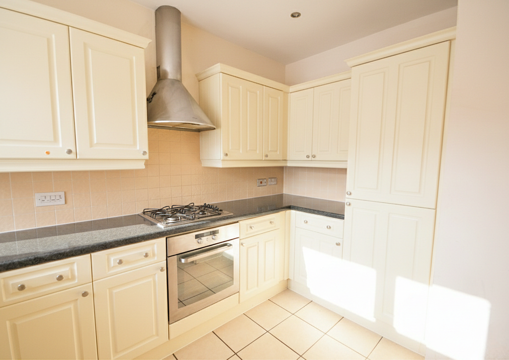 Property photo 3 of 15 Kitchen