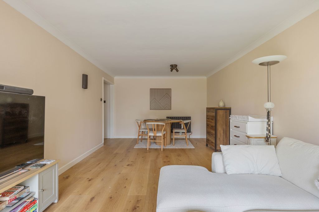 Property photo 3 of 11 Flat 9 Shelbourne House, Br3 - 10