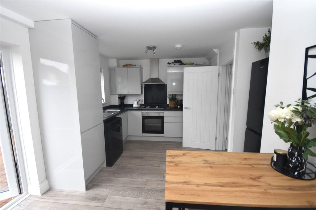 Property photo 2 of 17 Kitchen