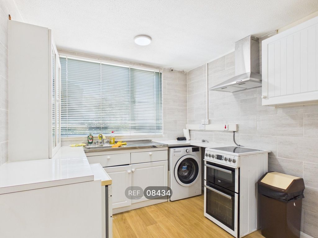 Property photo 2 of 18 Kitchen