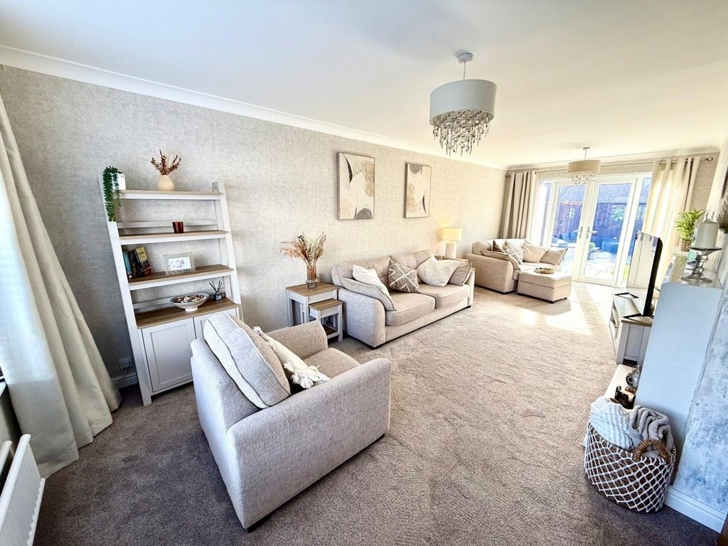 Property photo 2 of 14 Lounge 2