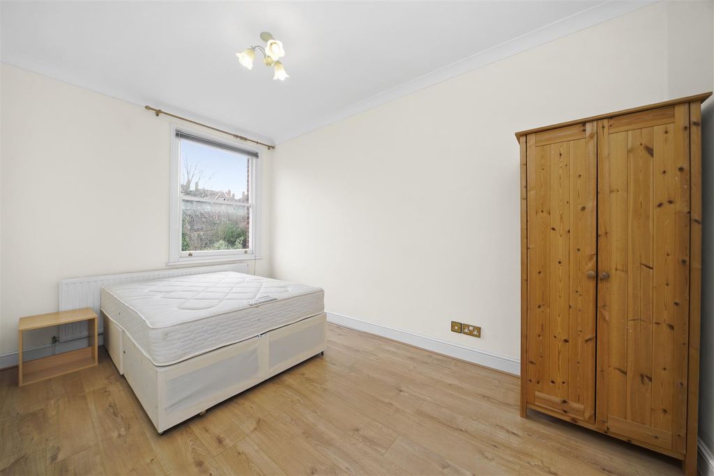 Property photo 3 of 12 Finchley Road