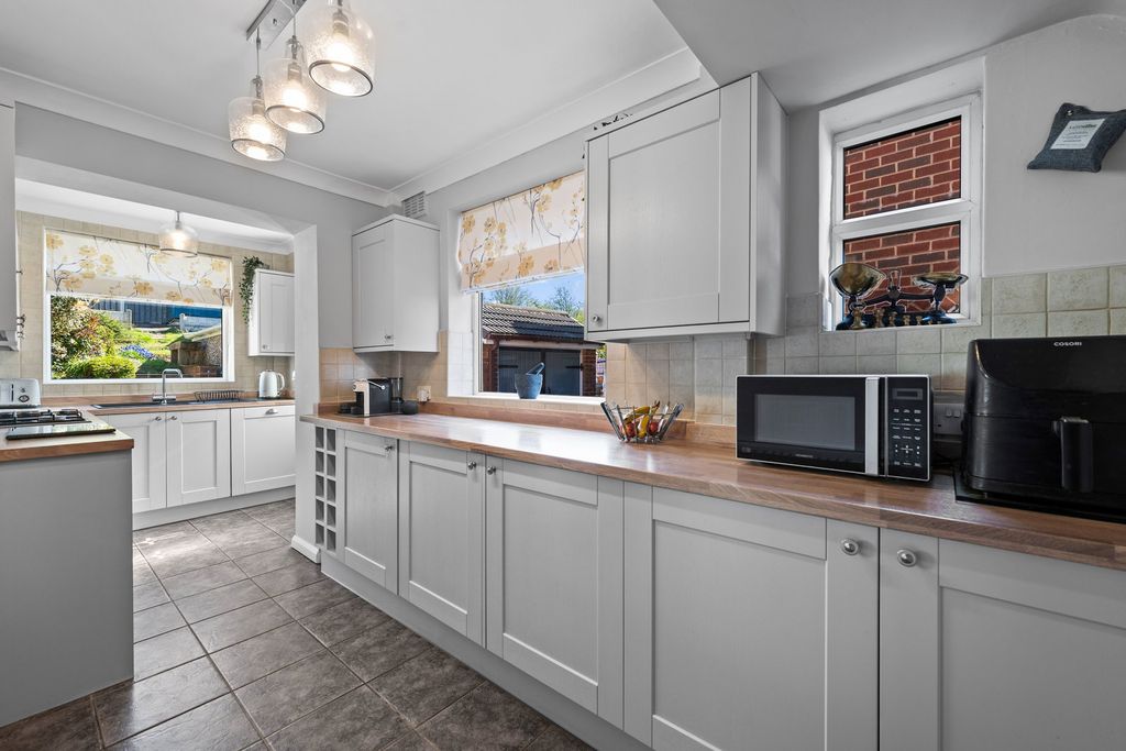 Property photo 2 of 35