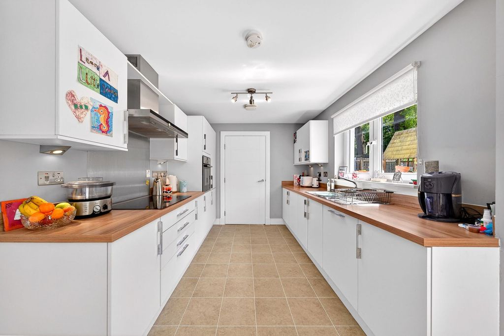 Property photo 3 of 25 Kitchen/Diner
