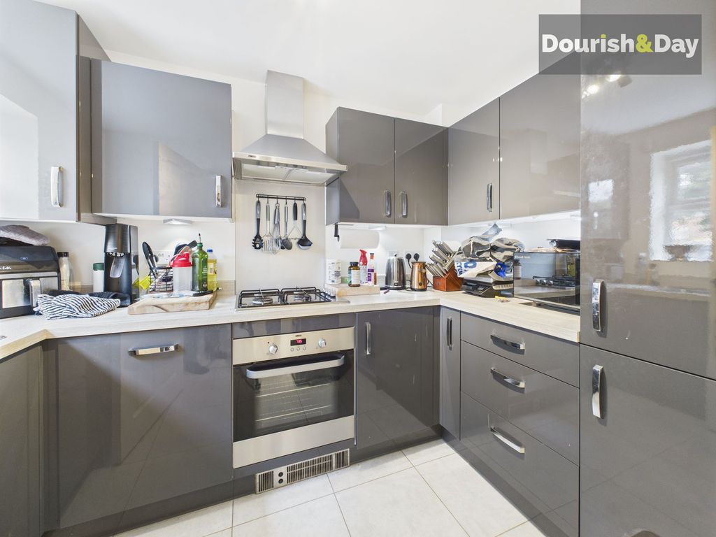 Property photo 2 of 11 Kitchen