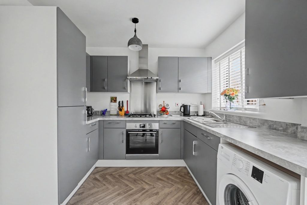 Property photo 3 of 13 49016210