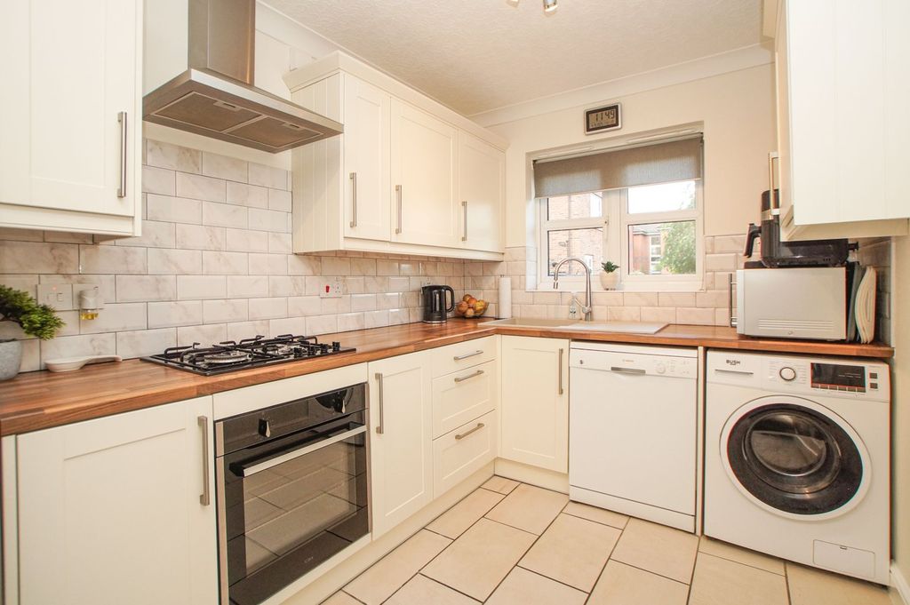 Property photo 3 of 20 Kitchen
