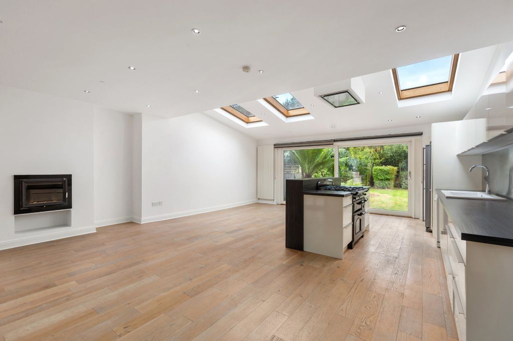 Property photo 3 of 19 Picture No. 06