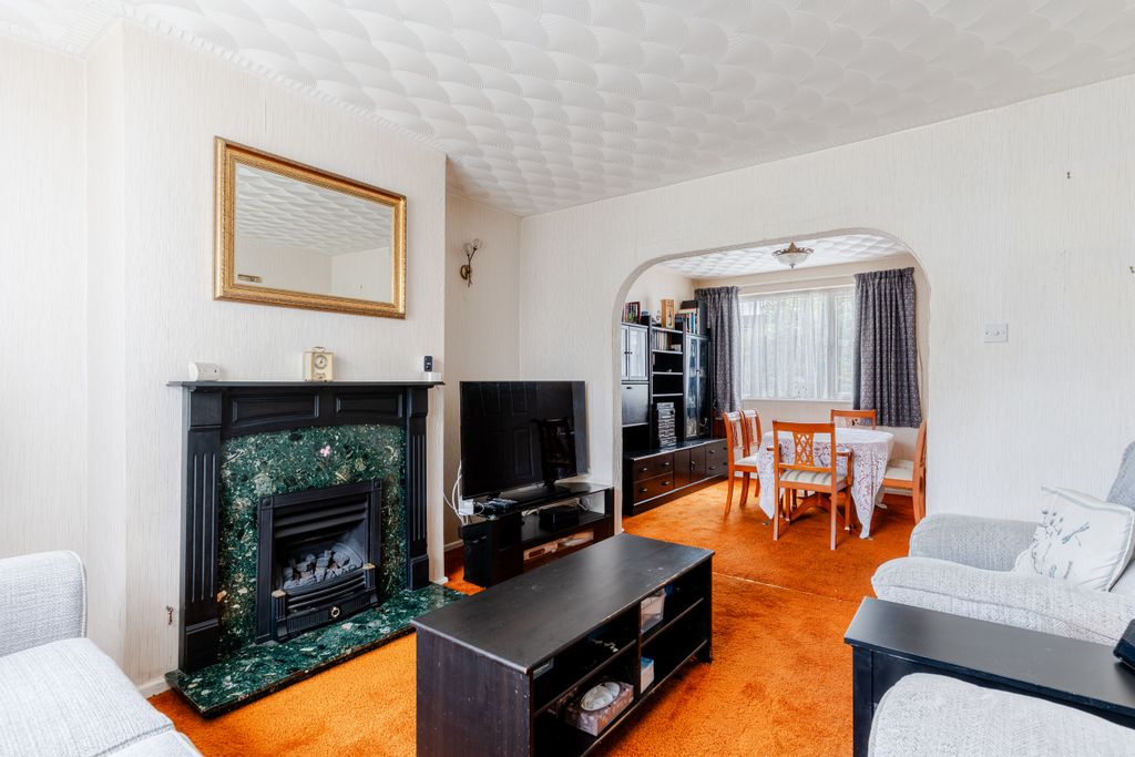 Property photo 3 of 18 A7400943-Hdr-5
