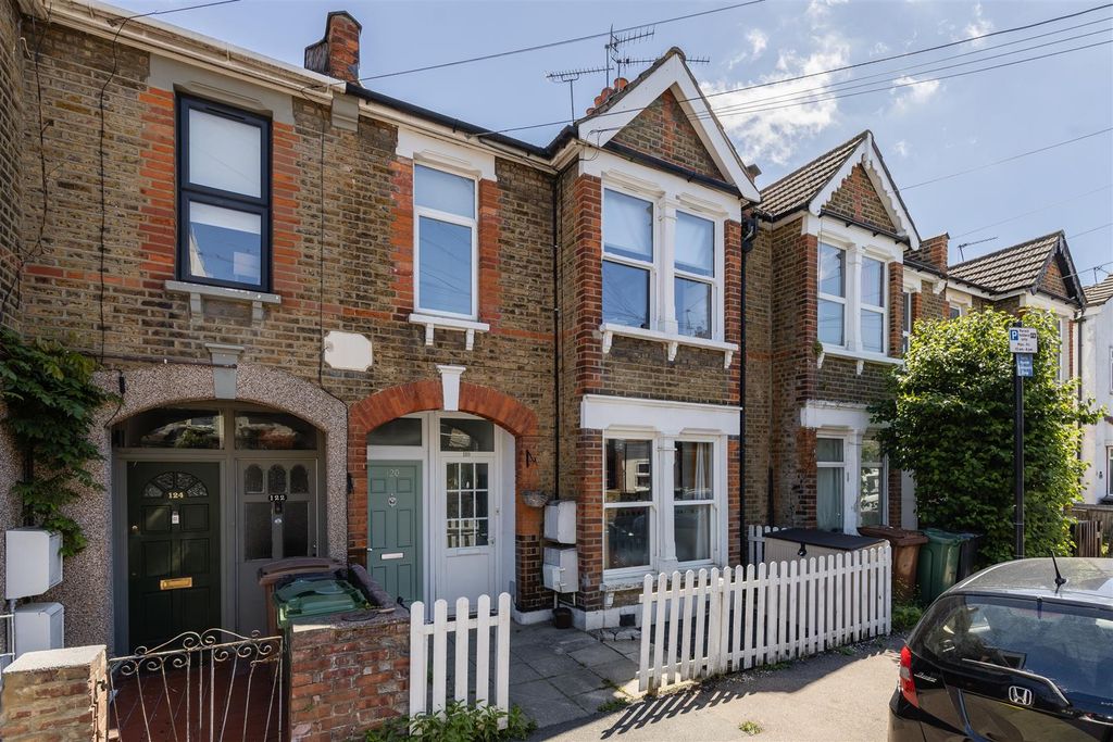 Property photo 1 of 23 St Johns Road, E17